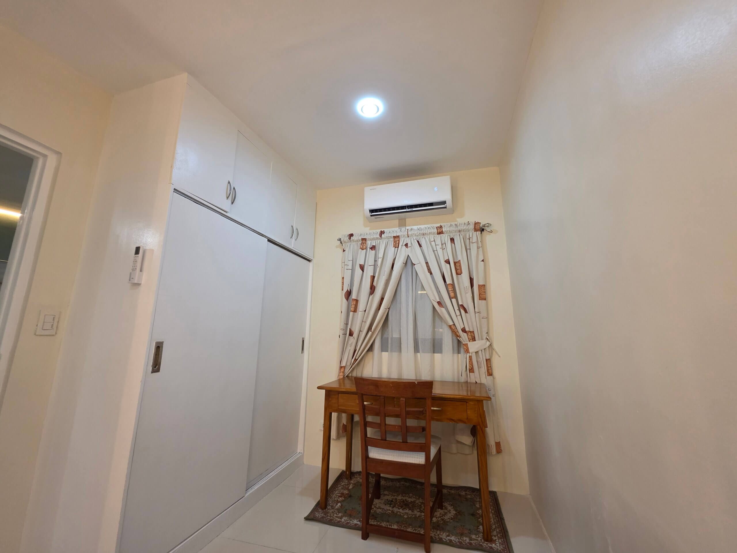 1 bedroom house bedroom WiFi split-type air conditioner Bria Estate